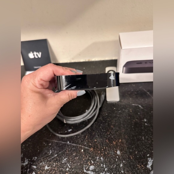 Apple TV 2nd Gen Model A1378 With Remote MC572LL/A Black - Picture 4 of 7